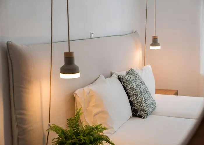 Michael Zeppos * Naousa